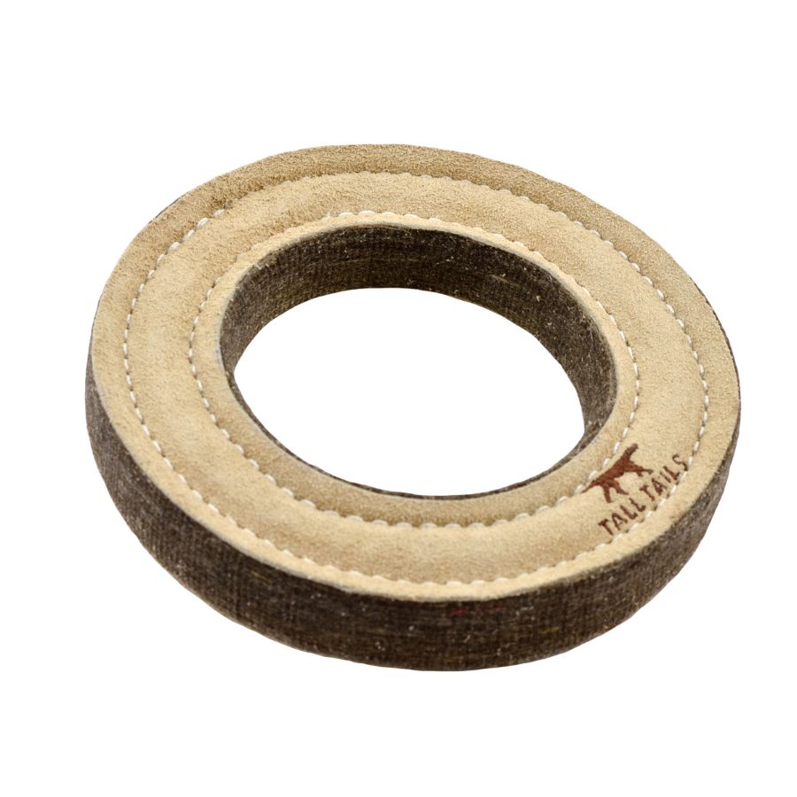 Juguete Anillo de Cuero Natural y Lana 🐾, perfecto para juegos de tirar y buscar en perros medianos y grandes. Natural, seguro y resistente.