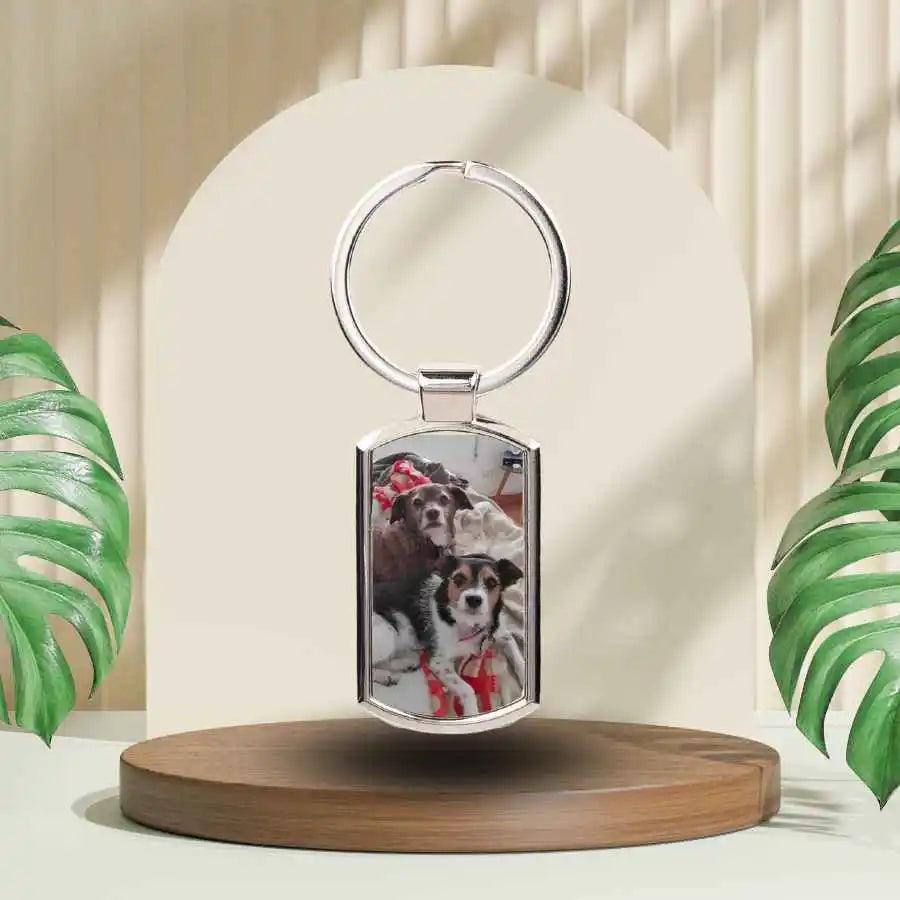 Llavero Metálico Personalizado con Foto de Mascota ❤️: Lleva a tu peludito contigo a todas partes con un llavero metálico personalizado. 🐶😺🔑 Viene en 4 formas diferentes: corazón, óvalo, círculo y rectángulo.