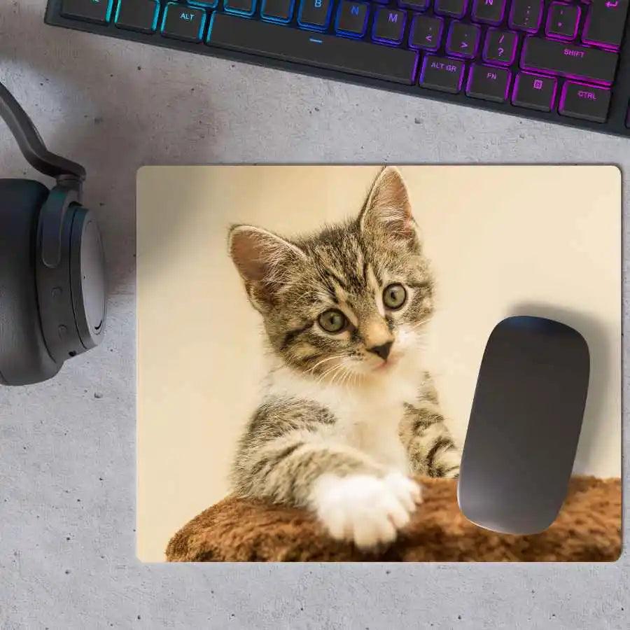 Mousepad Personalizado con Foto de Mascota ❤️: Crea un espacio de trabajo único con un mousepad que muestra la imagen de tu amigo fiel, un accesorio práctico y emocional para tu oficina o estudio. 🐶😺